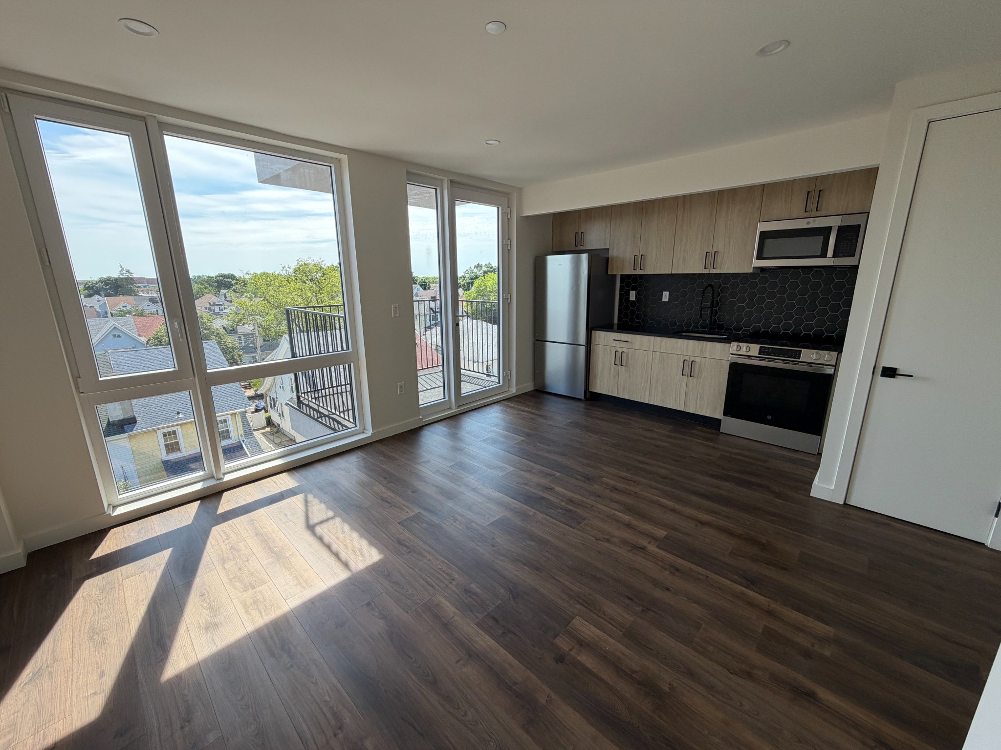 1529 Brooklyn Avenue Apartments photo 3